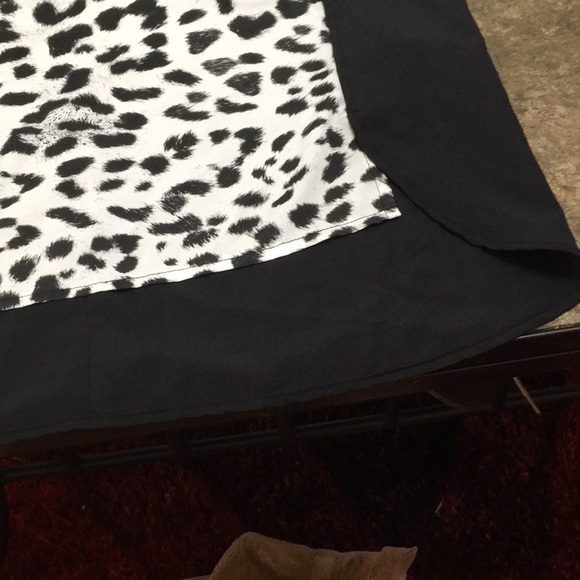 H&M Cheetah Print front tank top. Size 4 - Picture 3 of 7